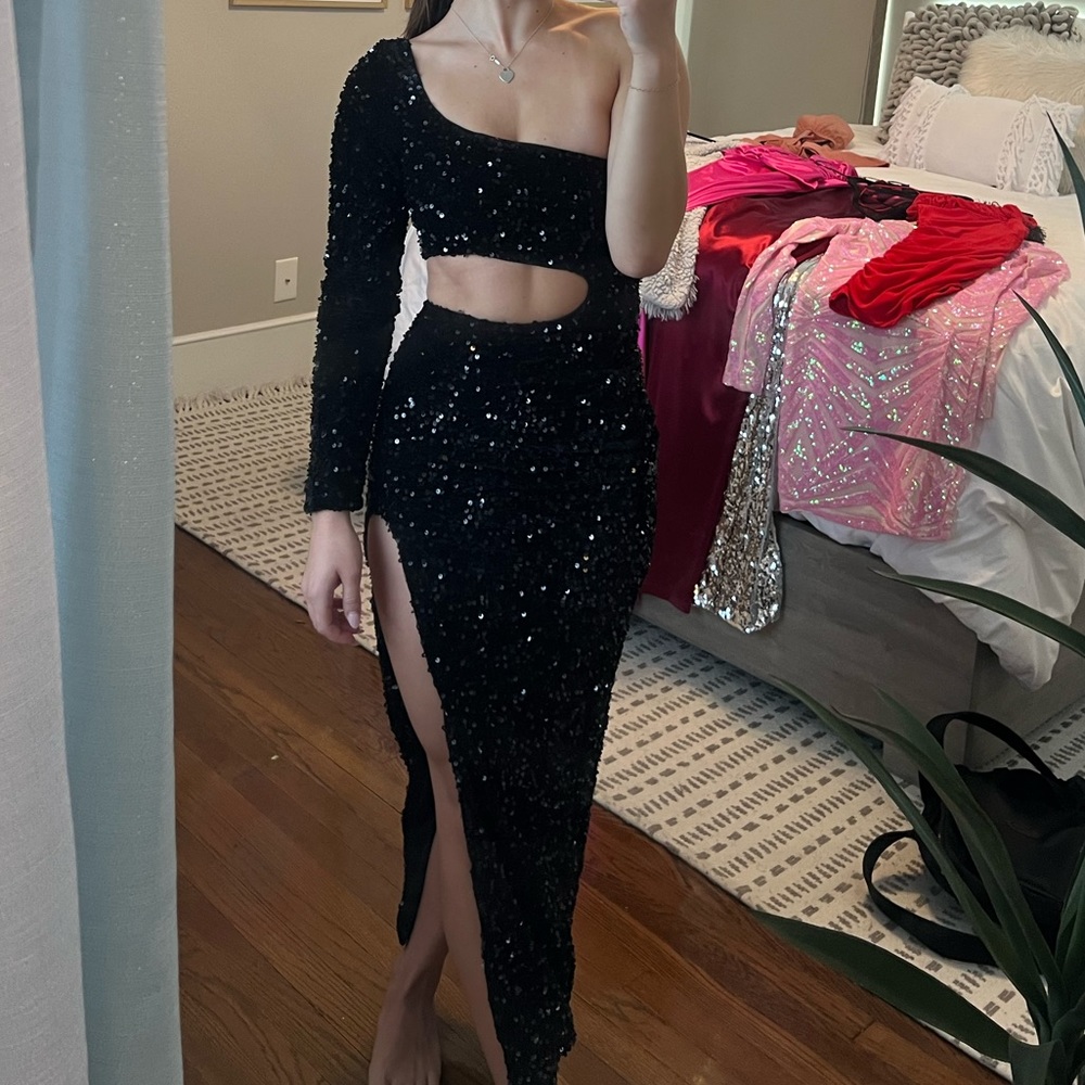 Elegant Black Sequin Maxi Dress